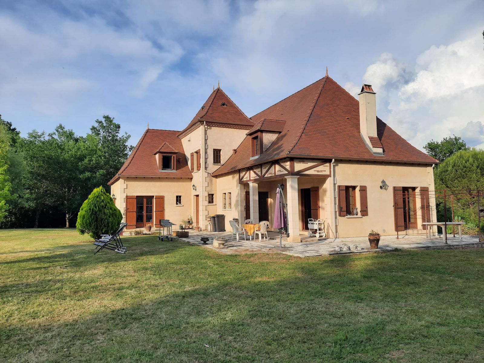 An interesting property offering large grounds in quiet Lot et Garonne countryside